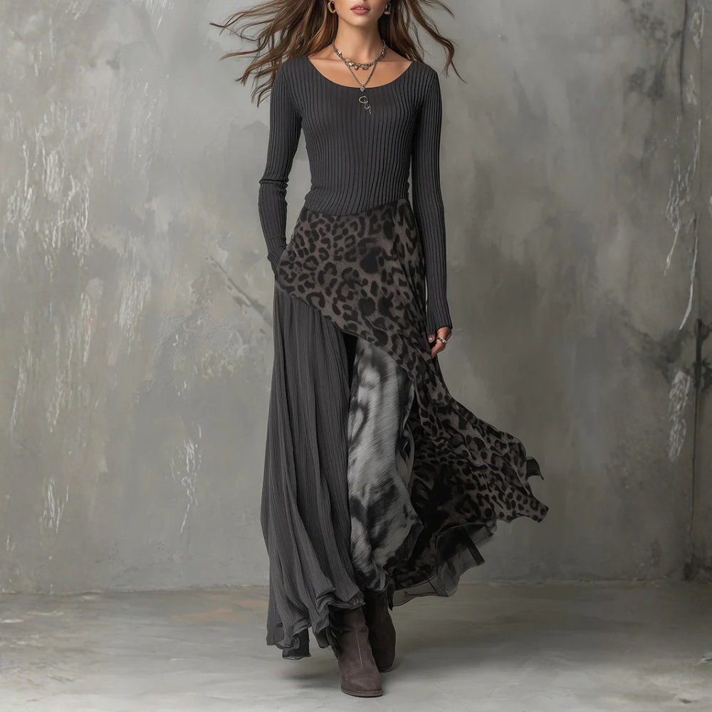 Vestido largo a rayas con estampado de leopardo